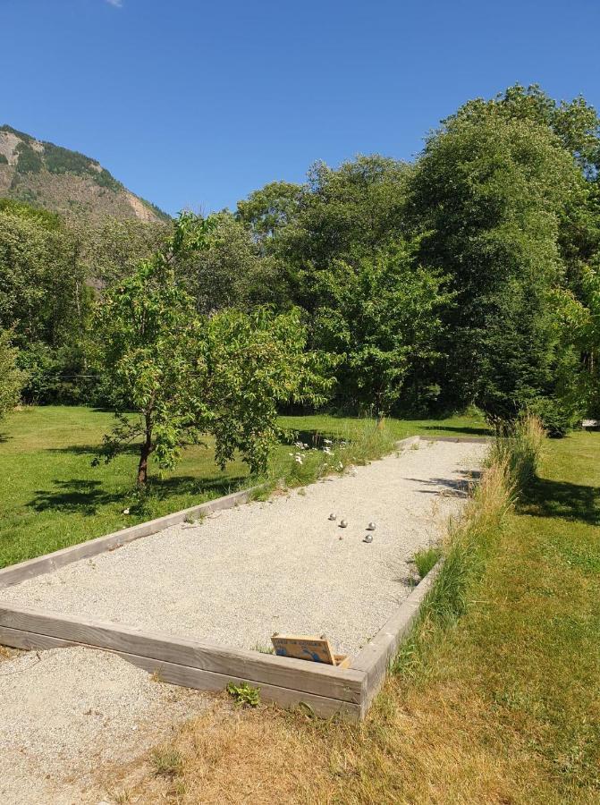 Whisperive Lodge - Le Vert Aux Bords De Rive Le Bourg-dʼOisans Екстериор снимка