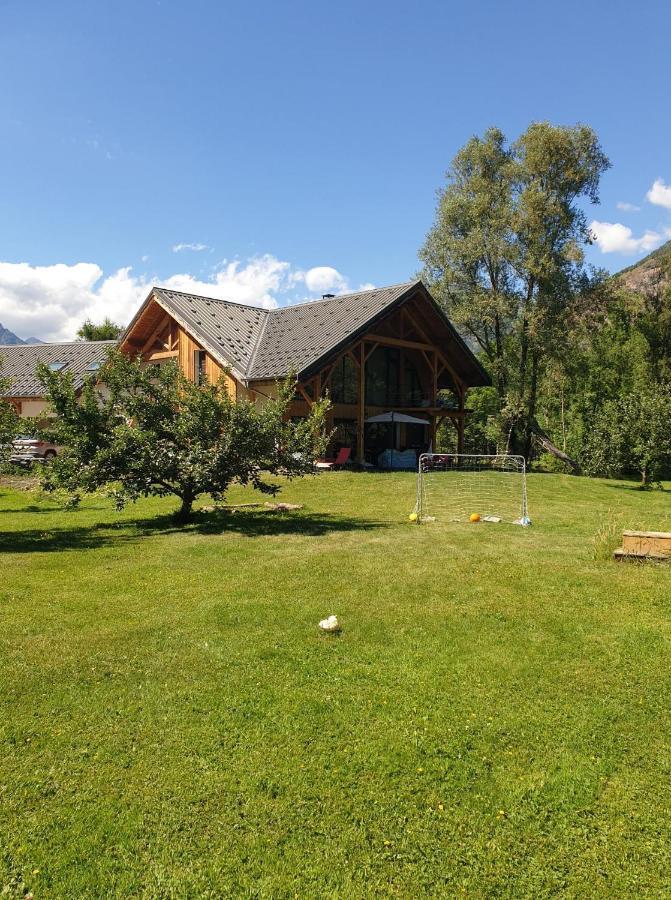 Whisperive Lodge - Le Vert Aux Bords De Rive Le Bourg-dʼOisans Екстериор снимка